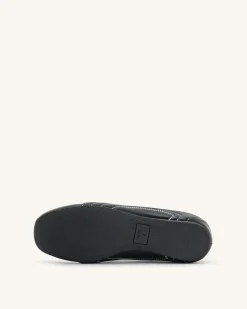 Ferne Streamlined Lustrous Sneakers - Black
